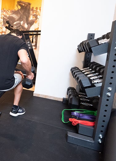 Instalaciones de gimnasio en Hotel Don Carlos para huéspedes.