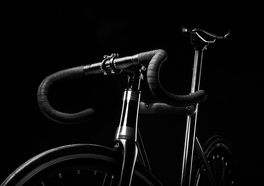Bicicleta negra en hotel don carlos